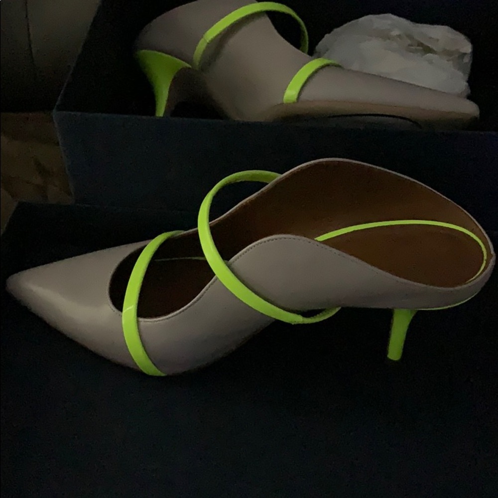 Shoe